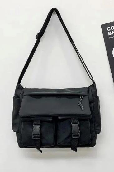 Siyah Palaska Detay Postacı Çanta